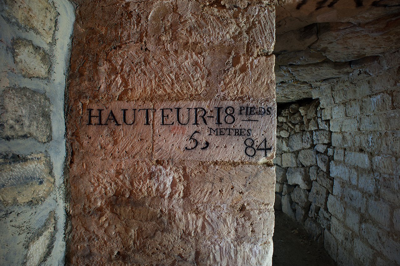 Plaque ancien escalier.