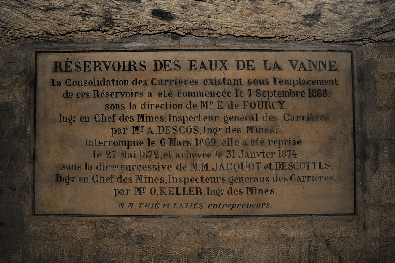 Plaque commémorative des travaux de consolidation.
