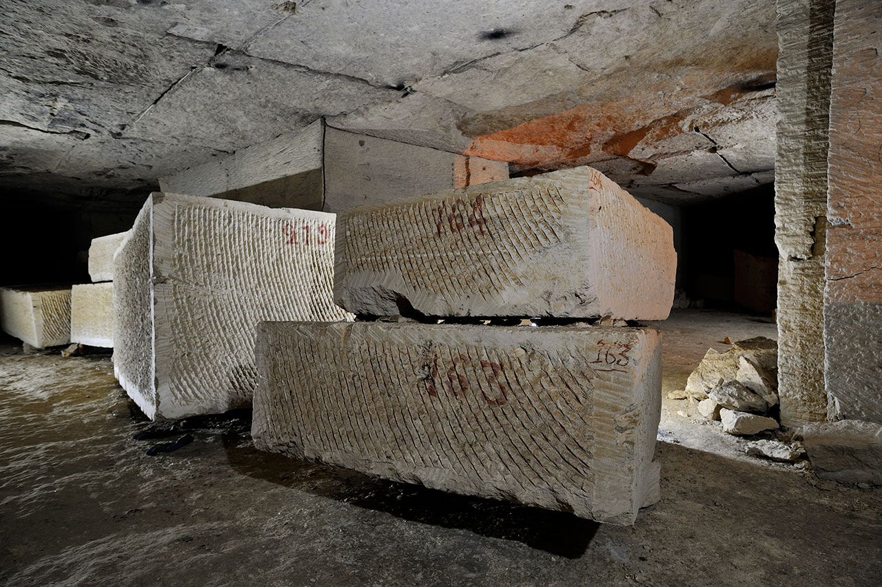 Blocs taillés et piliers tournés