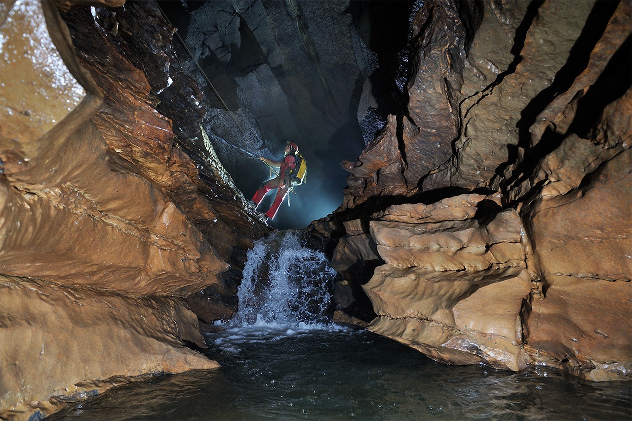 Vire au dessus d'une cascade, collecteur du Verneau