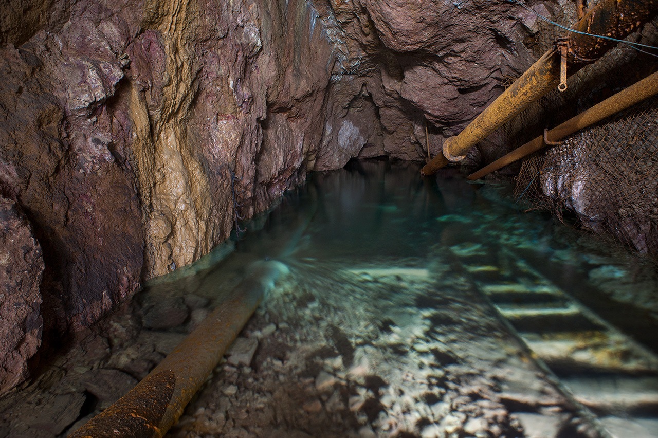 Descenderie noyée - mine de bauxite, PACA