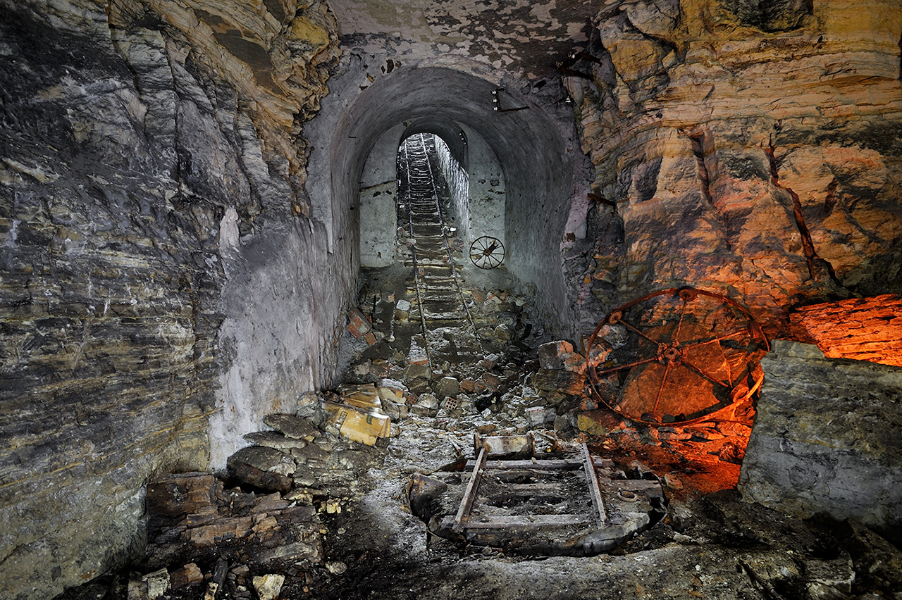 Descenderie et plaque tournante
